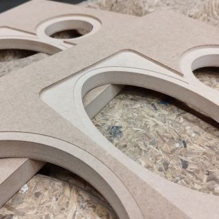 CNC frézování těchto oválných výřezů a zafrézování je vždy výzva💪. Ale výsledek pak stojí za to!‼